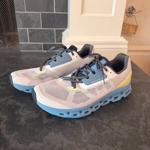 On Cloudswift Lightweight Running Shoes